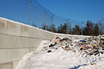 Vuxenlego i betong h�ller materialet p� plats
