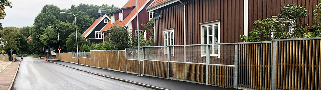 Bullerskydd med glaspartier i Västra Frölunda, Göteborg