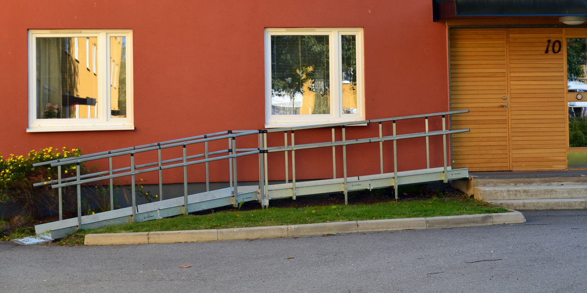 Rullstolsramper och raka trappor