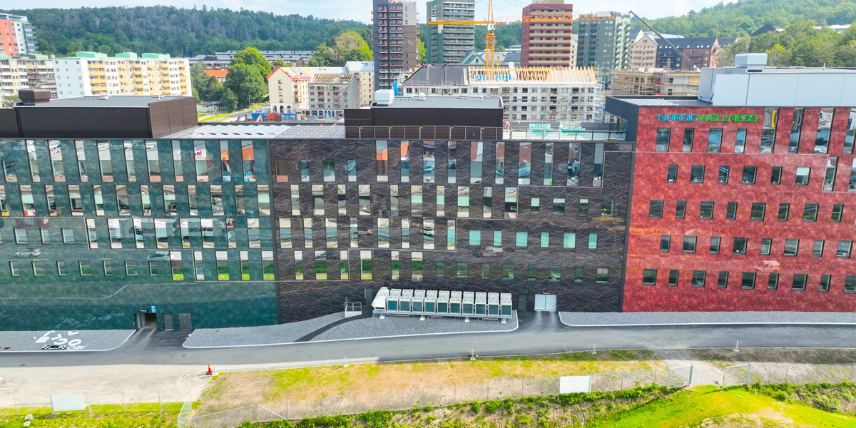 Skandinavisk prestigebyggnad med specialdesignad, CO2-neutral Dektonfasad