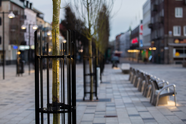 Belysning i stamskydd från JOM AB på Drottningtorget, Trollhättan