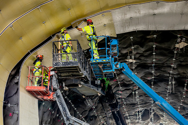 Från utsprängt berg till en förstärkt tunnel!