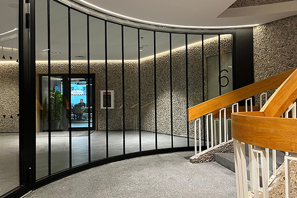 Hållbar arkitektonisk byggnad i Oslo
