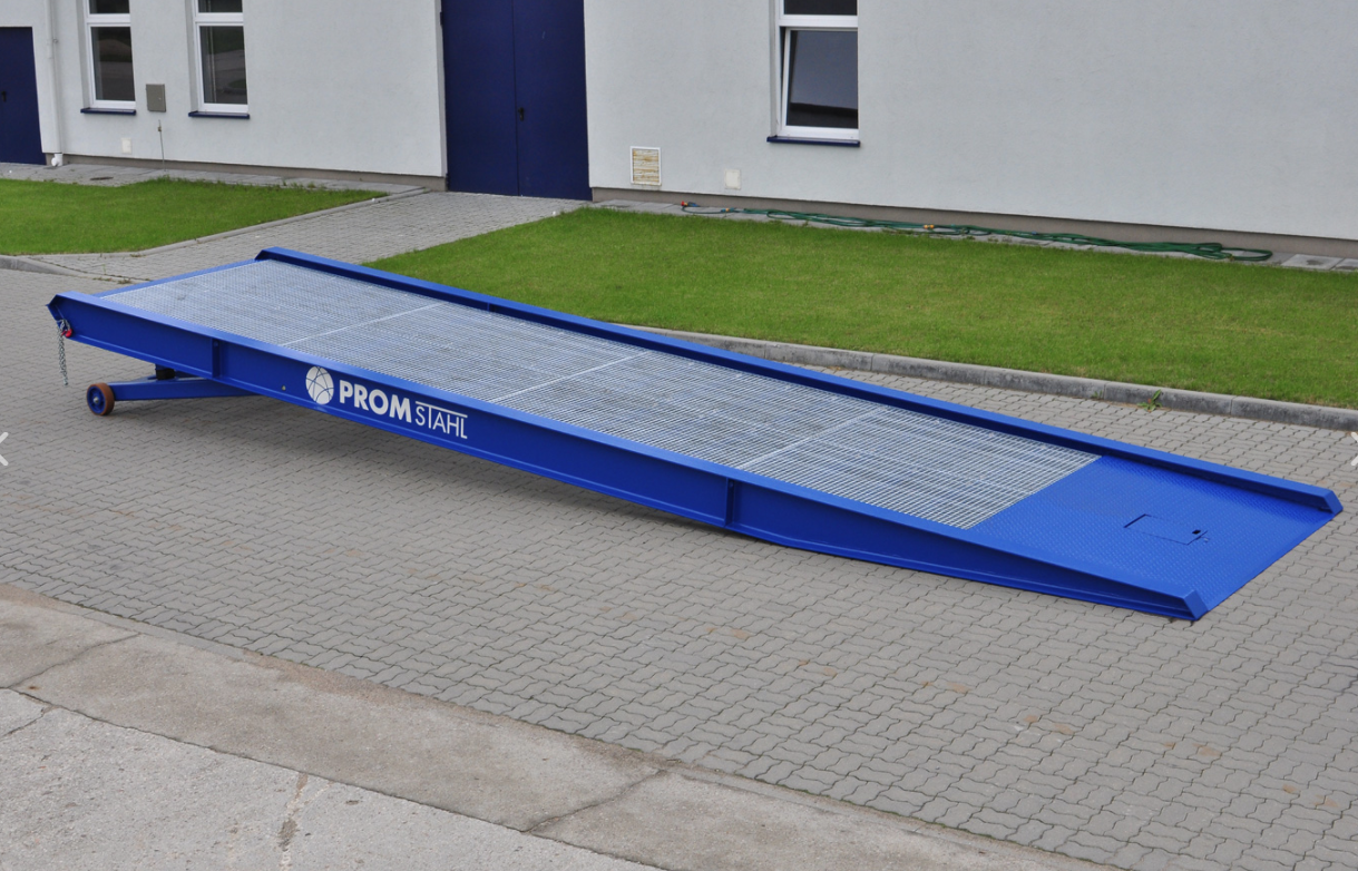 Mobile yard ramp