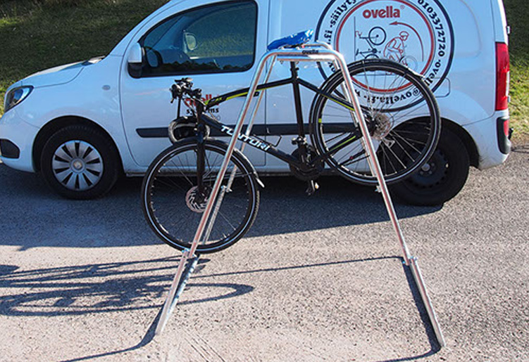 Utrustningsställ 24/7 för skidor och cyklar
