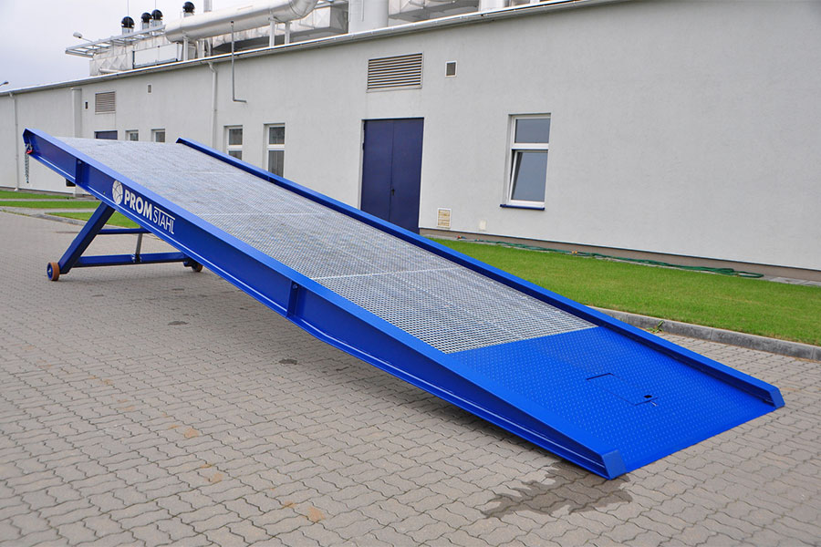 Mobile yard ramp