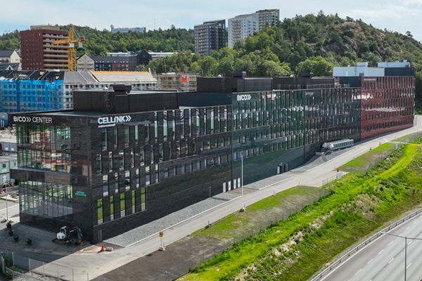 Skandinavisk prestigebyggnad med specialdesignad, CO2-neutral Dektonfasad