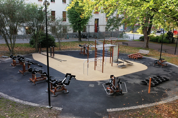 Utegym som främjar rörelse, hälsa & gemenskap