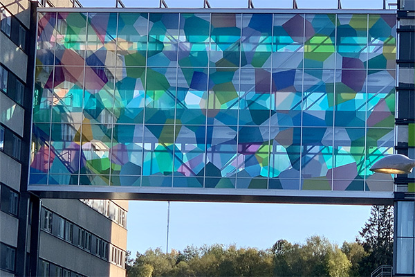 Vi förädlar glas med print från vision till färdig funktion