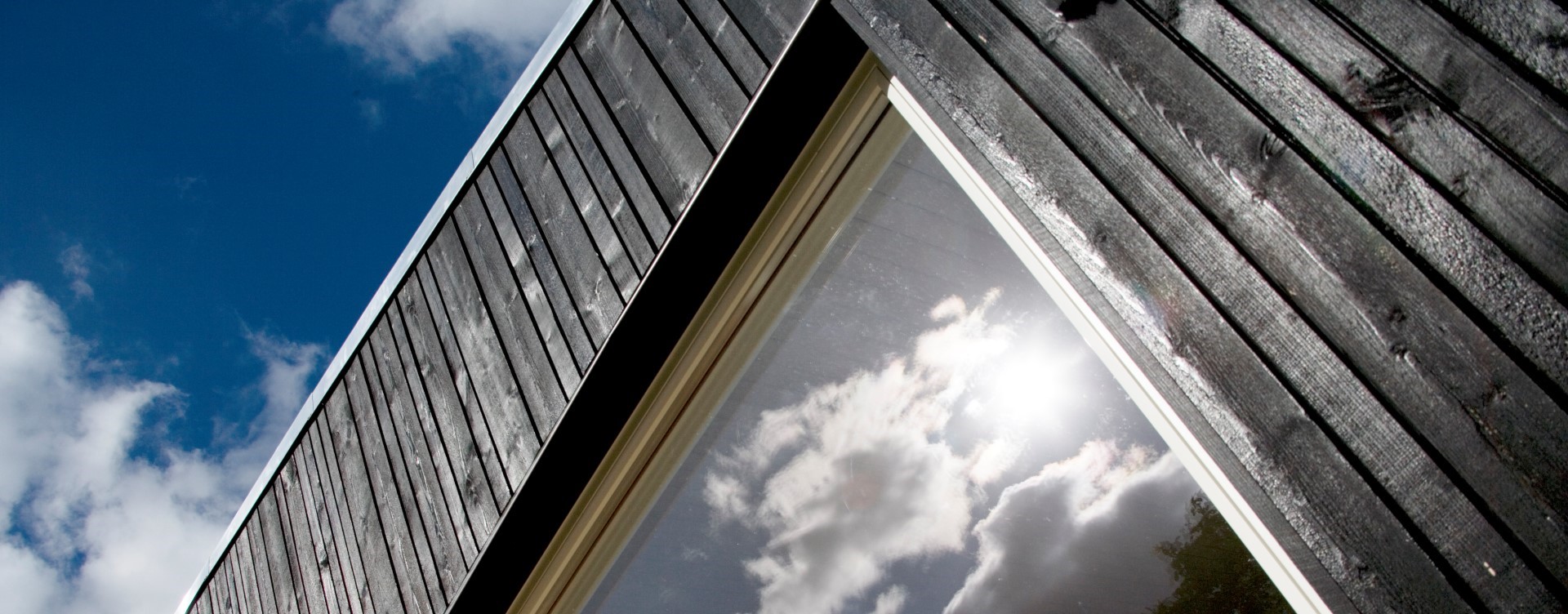 Ytbehandlingar för trä- och aluminiumfönster